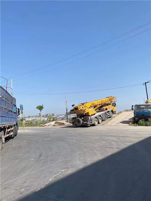 南雄市25吨吊车的租赁价格大概是多少？