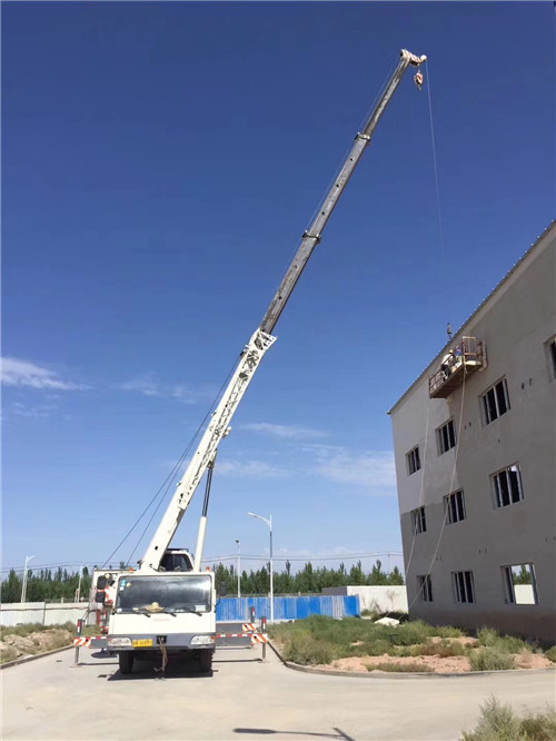 南雄市“轻装强干”—— 吊车的 “轻量化臂架” 技术